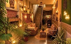 The Hideout Agra Garden Homestay - Near Taj Mahal